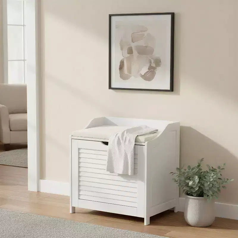 Household Essentials Design Trends Banc à linge avec façade à persiennes et coussin en mousse blanc : panier à linge avec couvercle, doublure amovible