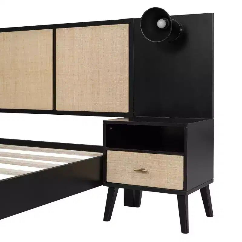 Cadre de lit Queen Size en bois massif avec 2 tables de chevet, lit plateforme élégant en rotin et bois combiné avec lampes - ModernLuxe
