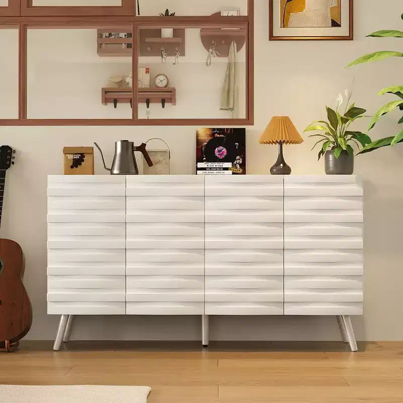 Table d'appoint latérale blanche à porte texturée avec étagères réglables : Armoire de rangement autonome de style nordique pour salon et et entrée