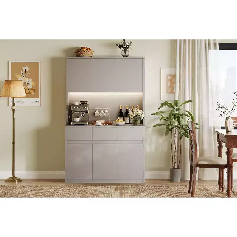 71" Armoire de cuisine haute avec étagères et portes réglables, étagère pour micro-ondes, bar à café avec lumières LED et station de recharge, pour salon