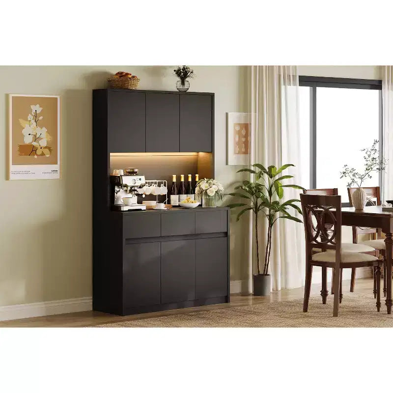 71" Armoire de cuisine haute avec étagères et portes réglables, étagère pour micro-ondes, bar à café avec lumières LED et station de recharge, pour salon