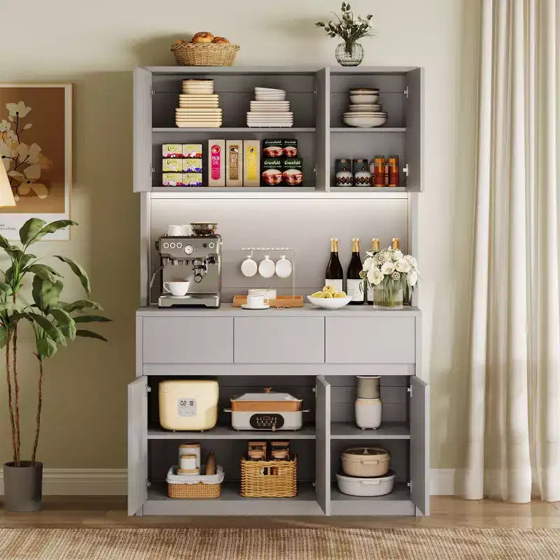 71" Armoire de cuisine haute avec étagères et portes réglables, étagère pour micro-ondes, bar à café avec lumières LED et station de recharge, pour salon