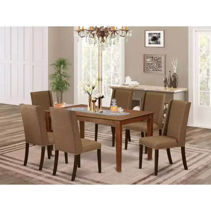 Table de salle à manger HomeStock 7 pièces avec plateau en bois massif finition acajou et 6 chaises Parson