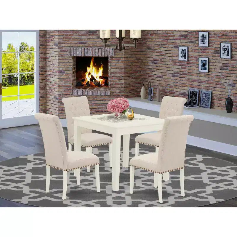 Ensemble de salle à manger carré 5 pièces HomeStock en bois massif finition blanc lin – Pour 4 personnes