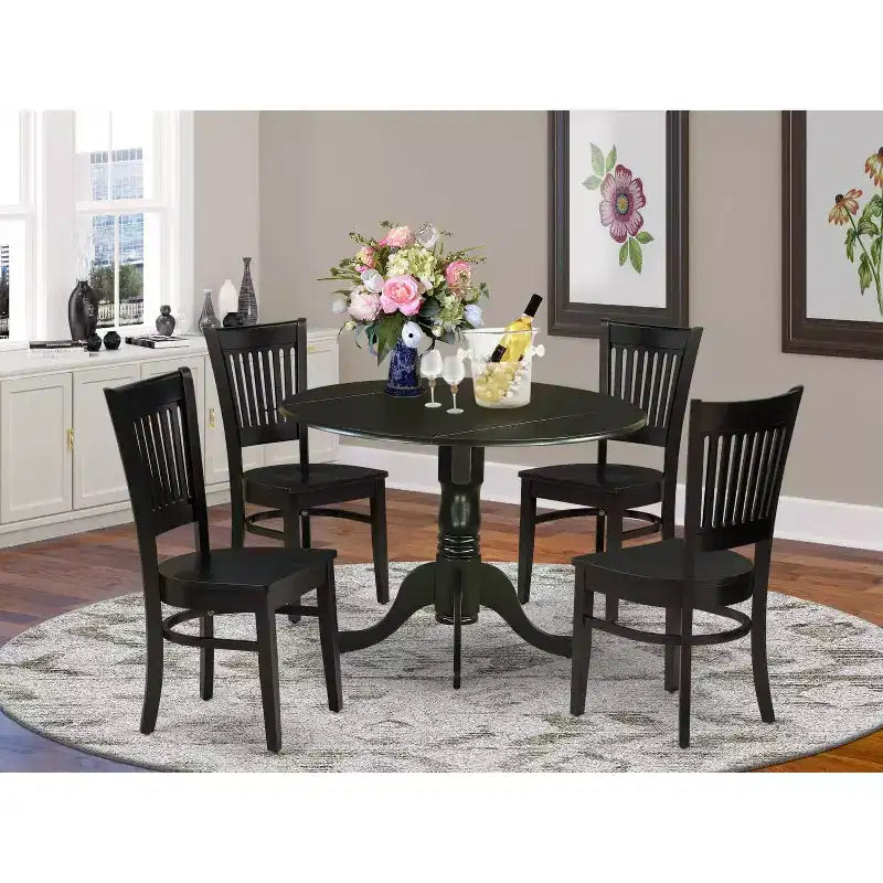 Table de salle à manger HomeStock 5 pièces à plateau en bois massif finition noire avec 4 chaises à dossier ajouré et rallonge à abattant