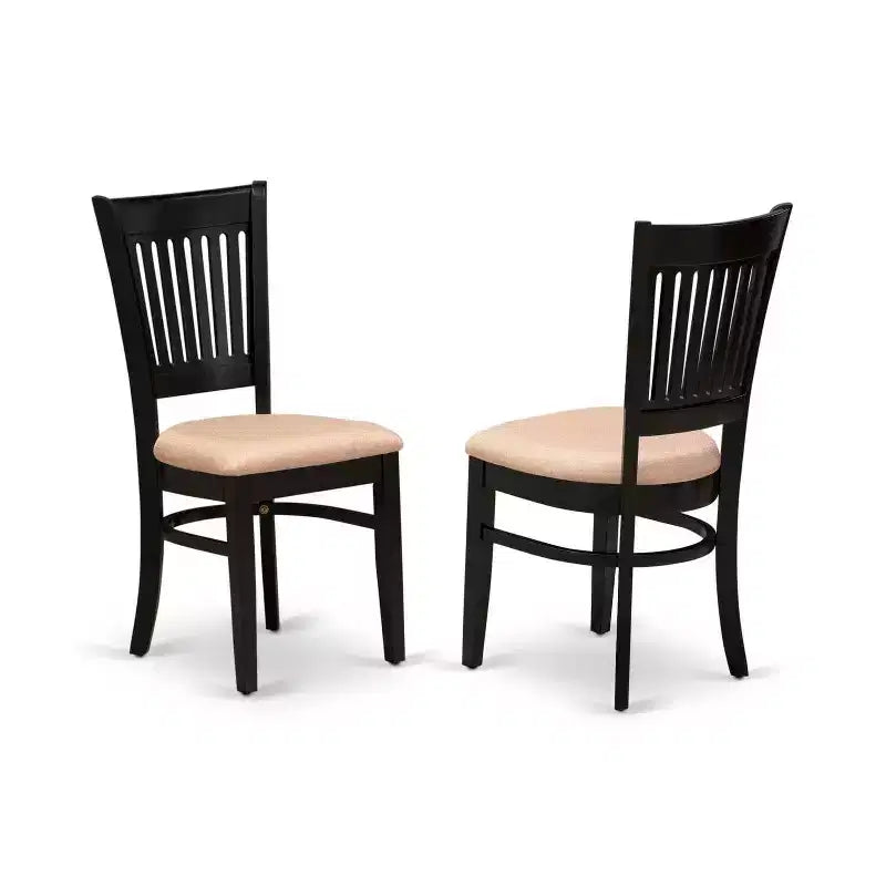 Ensemble de salle à manger HomeStock 7 pièces : table rectangulaire avec plateau en bois massif au fini noir et 6 chaises à dossier à barreaux avec rallonge papillon