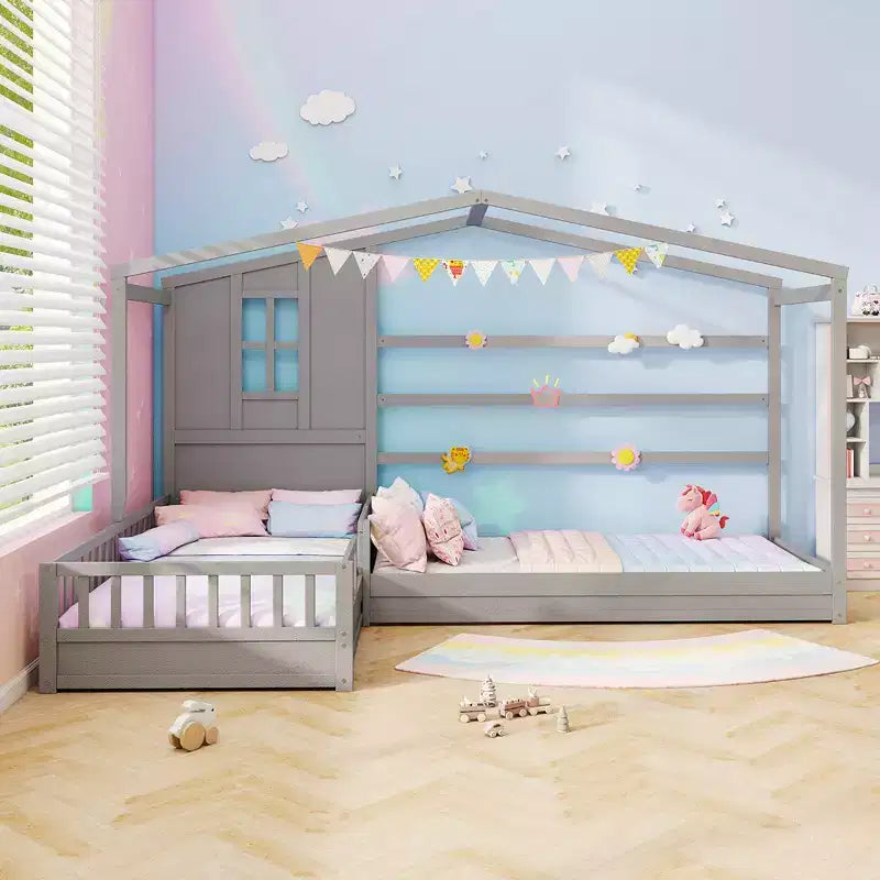 Lits superposés en L avec plateforme en forme de maison, fenêtre et barrières – Gris/Blanc