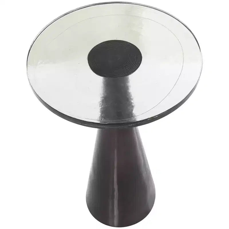 Table d'appoint cône géométrique en aluminium avec plateau en verre texturé 24 po