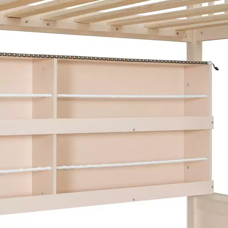 Lit superposé moderne double sur double avec rangement, étagères éclairées et panneau perforé